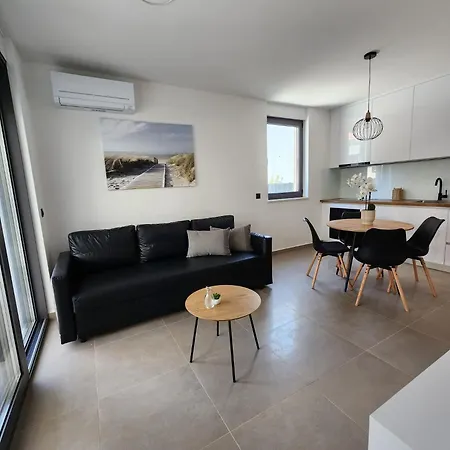 Brand New With Private Yard Allure Ii Apartamento *