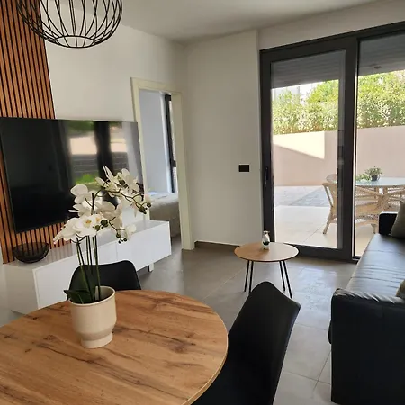 Brand New With Private Yard Allure Ii Apartamento Zadar