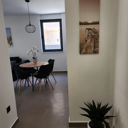 Brand New With Private Yard Allure Ii * זאדאר