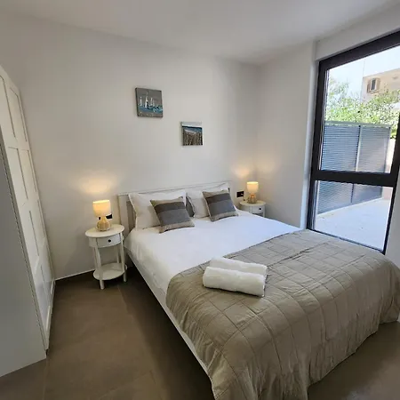 Brand New With Private Yard Allure Ii דירה *
