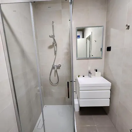 Brand New With Private Yard Allure Ii דירה *
